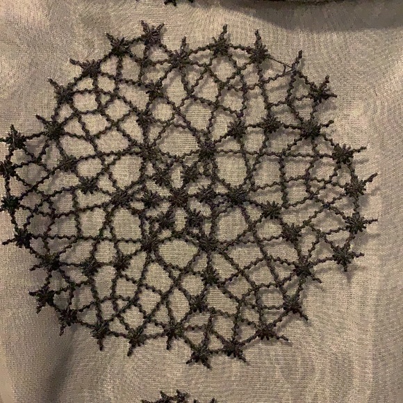 Beautiful Vera Wang sleeveless Top - Picture 2 of 9